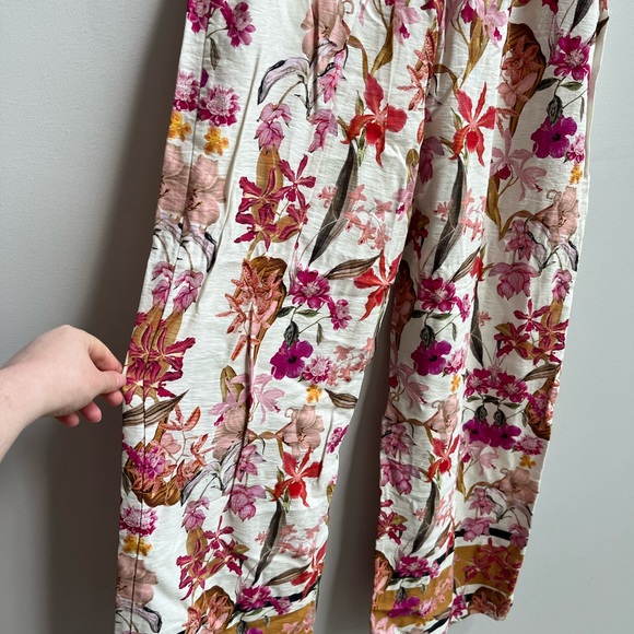 Stunning floral Sheike pants. Size 12 - Picture 4 of 5